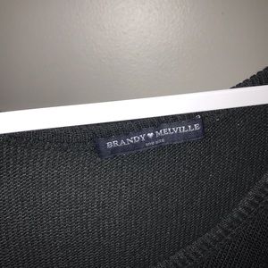 BRANDY MELVILLE LONGSLEEVE TOP